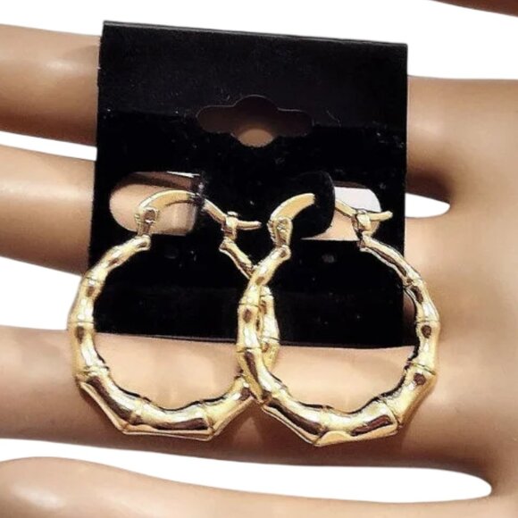 1 1/8 Inch 27mm Bamboo Hoop Pierced Post Earrings Gold Tone - Picture 4 of 4